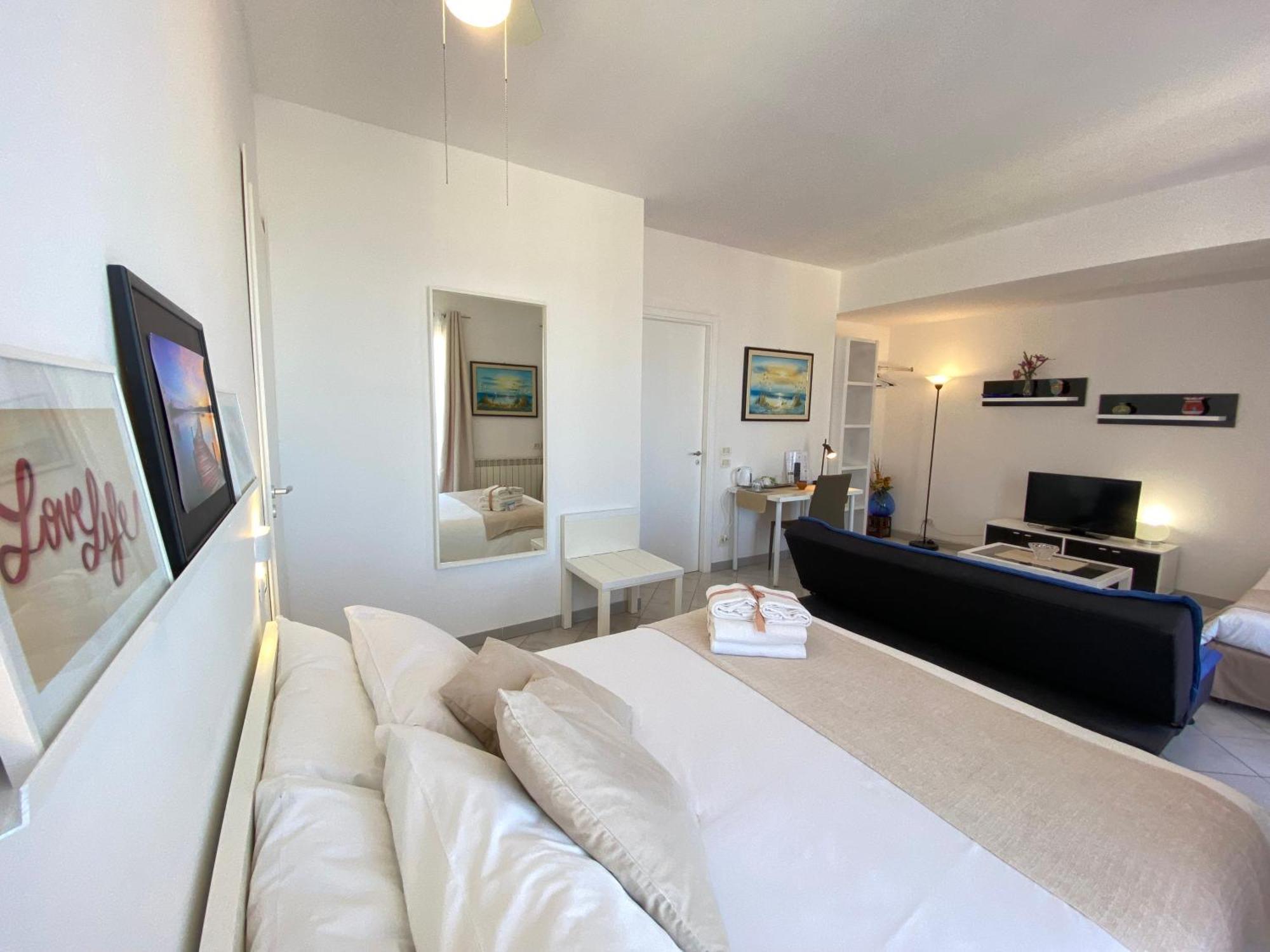 Ma&Mi Guest House تْشيفالو الغرفة الصورة
