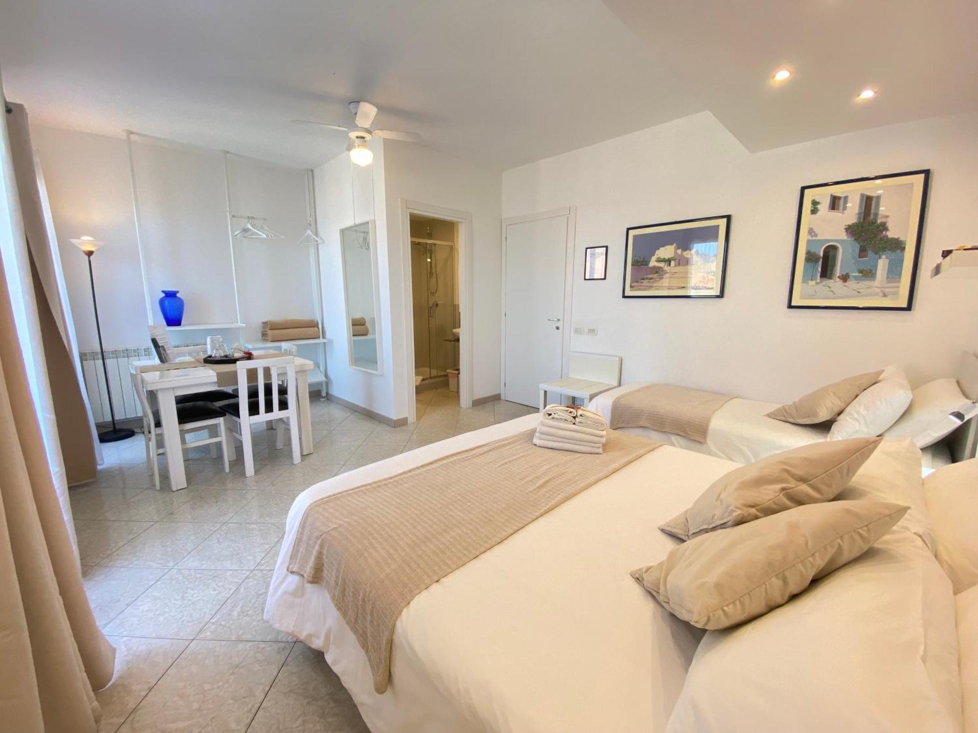 Ma&Mi Guest House تْشيفالو الغرفة الصورة