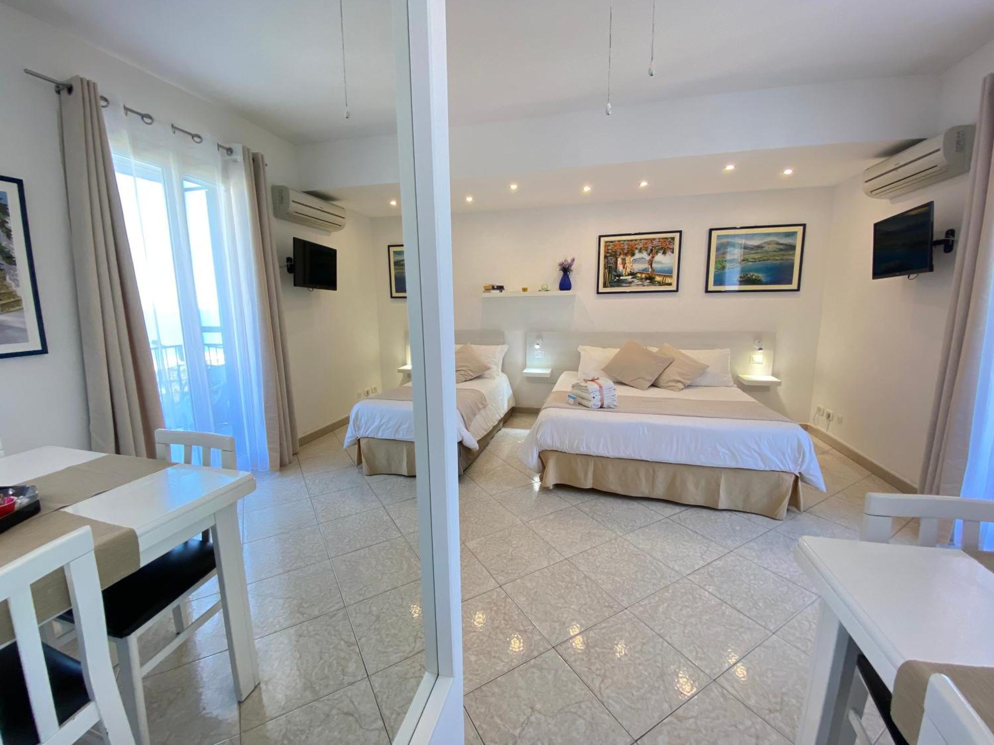 Ma&Mi Guest House تْشيفالو الغرفة الصورة